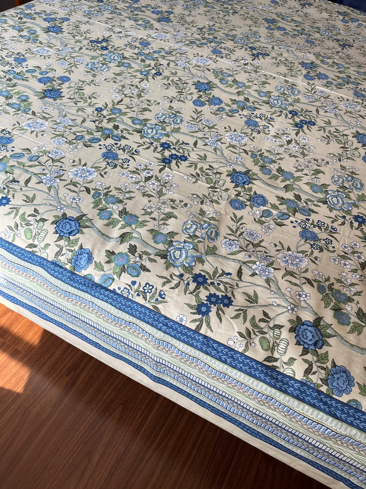 Sea Bloom Cotton Queen Size Bedsheet with 2 Pillow Covers (100”*108”)