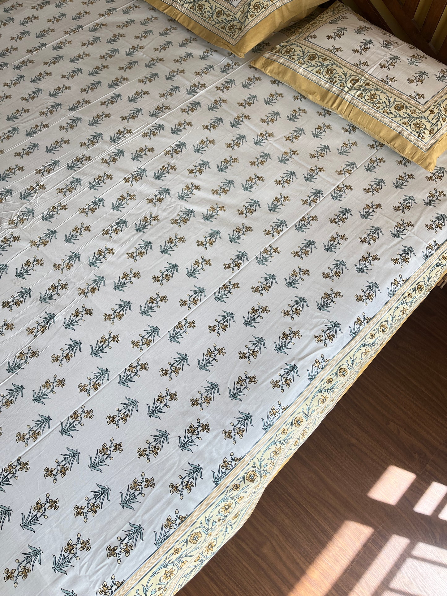 Sunlit Petals Cotton Queen Size Bedsheet with 2 pillow covers (90”*108”)