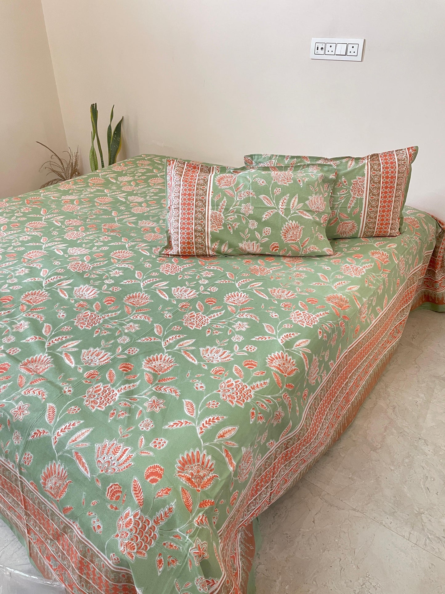 Verde Flora Pure Cotton King Size Bedsheet Set with 2 Pillow Covers (108”*108”)