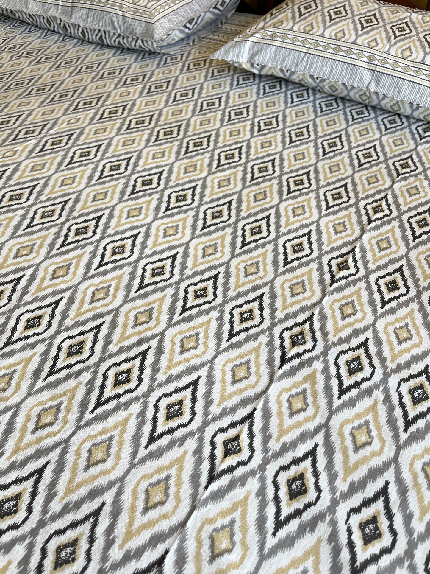 Ikat Geomteric Weave Cotton Queen Size Bedsheet with 2 Pillow Covers (90”*108”)