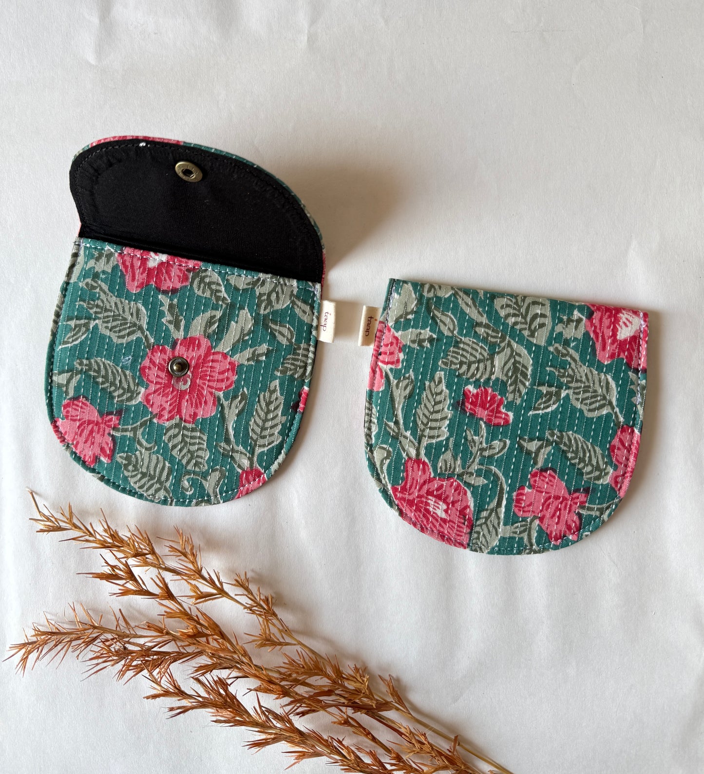 Petal Serenade Money Pouch – Pocket-Sized Organizer for Everyday Essentials