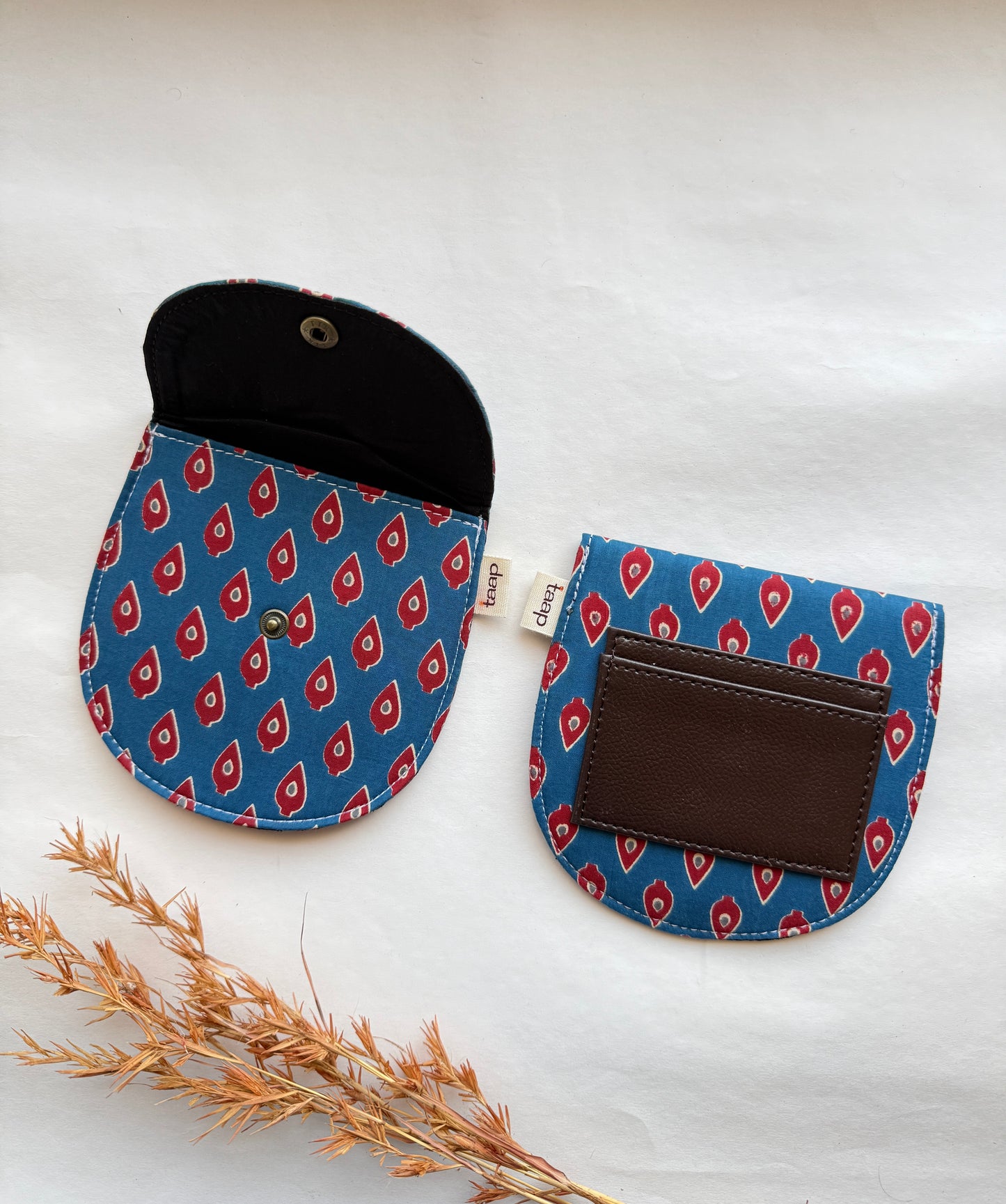 Blue Peacock Money Pouch – Pocket-Sized Organizer for Everyday Essentials