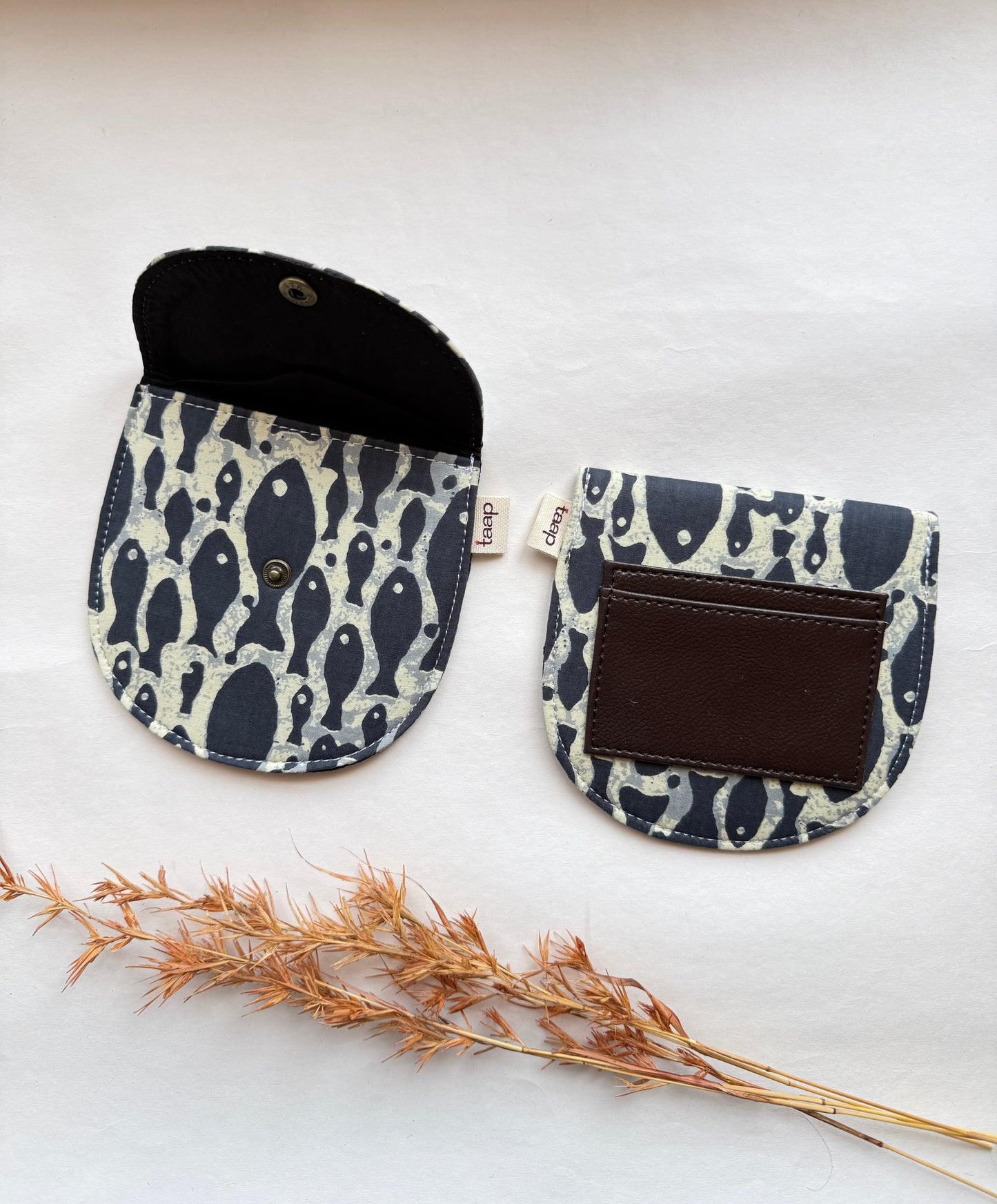 Midnight Shoal Money Pouch – Pocket-Sized Organizer for Everyday Essentials
