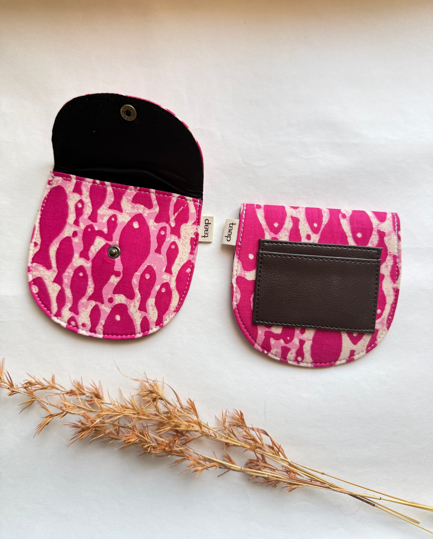 Pink Shoal Money Pouch – Pocket-Sized Organizer for Everyday Essentials