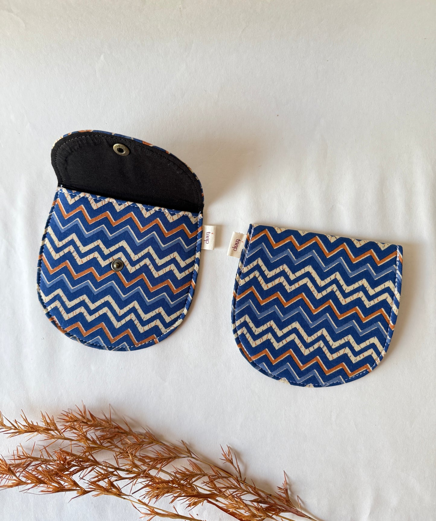 Cobalt Rhythm Money Pouch – Pocket-Sized Organizer for Everyday Essentials