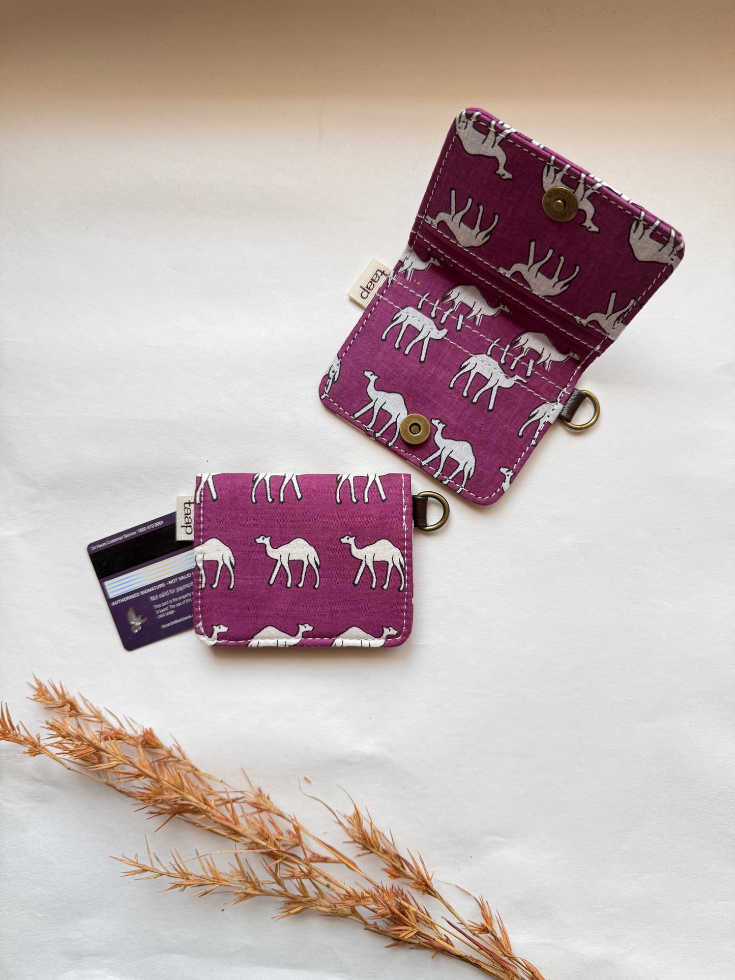 Desert Parade Card Wallet – Compact Security with a Touch of Tradition