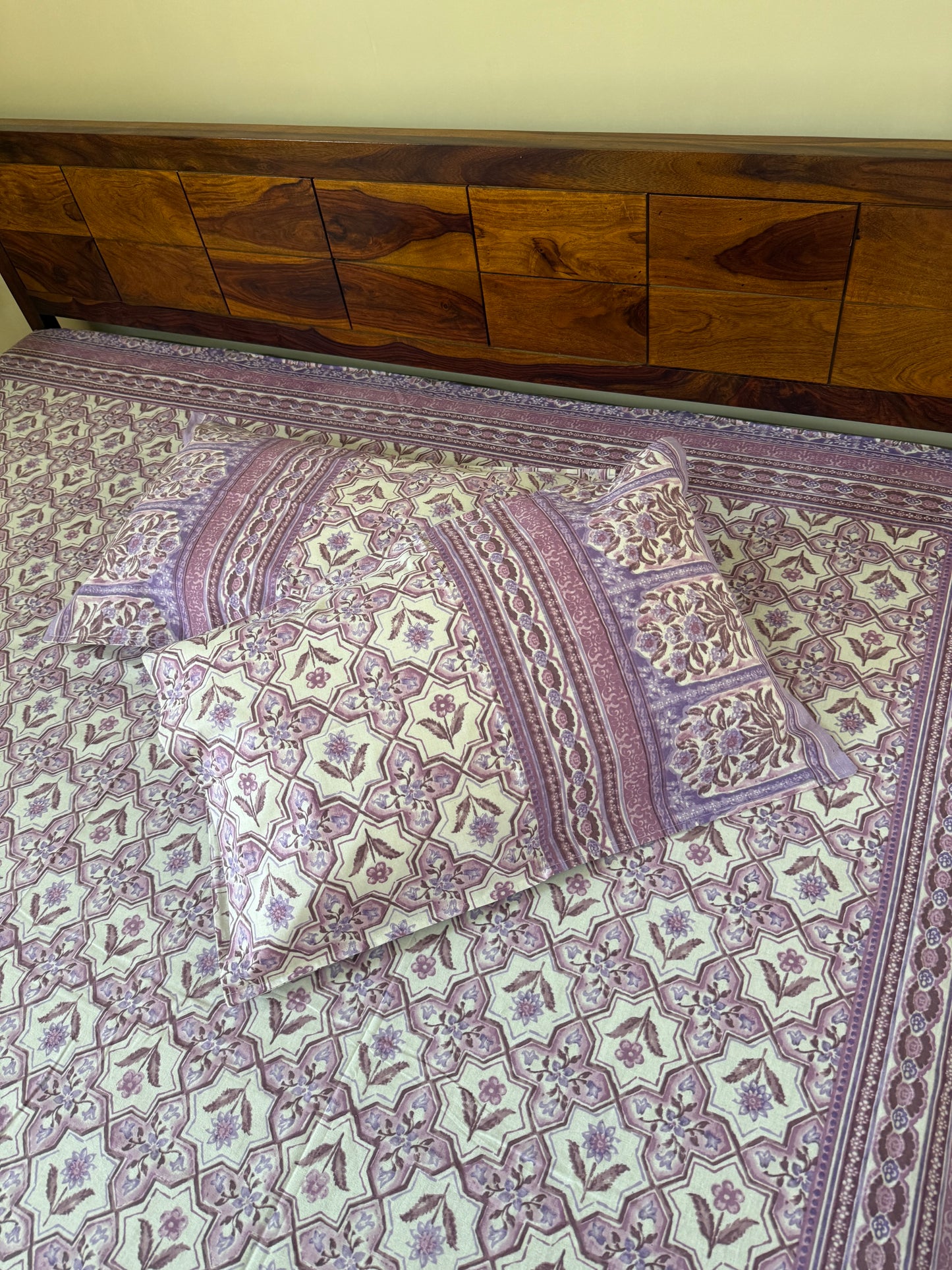 Lilac Lattice Pure Cotton King Size Bedsheet Set with 2 Pillow Covers (108”*108”)