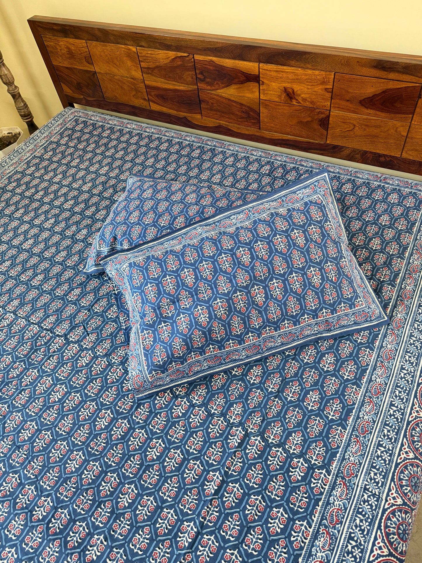 Indigo Floral Cotton Queen Size Bedsheet with 2 Pillow Covers (90”*108”)