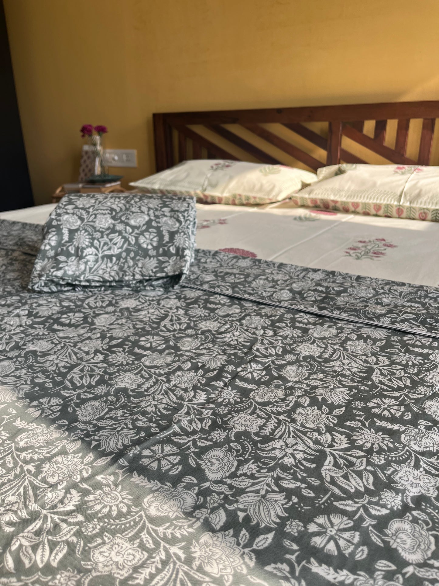Grey Floral Screen Print Single Bed Dohar (60”*90”)