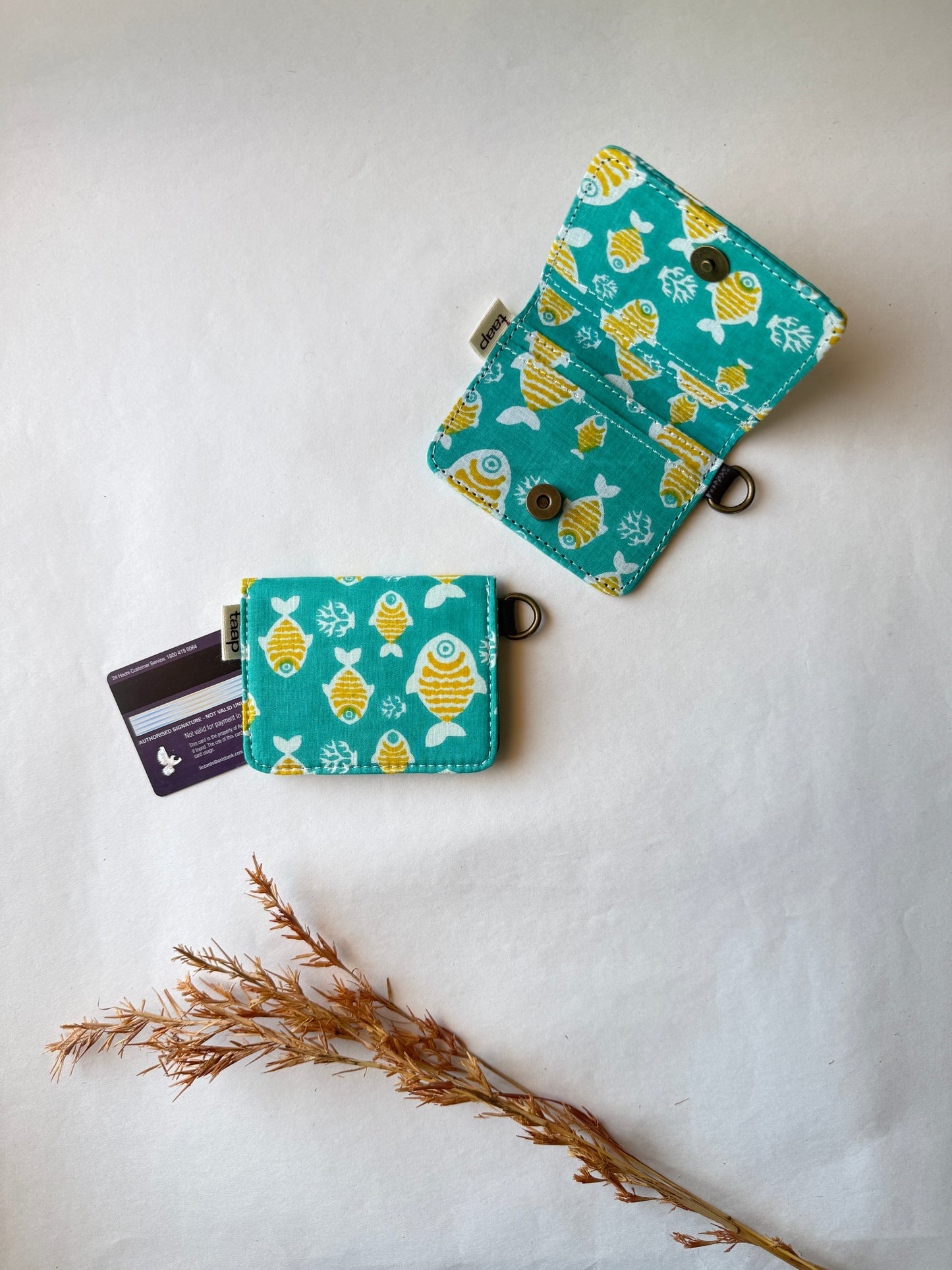 Blue Tropics Card Wallet – Compact Security with a Touch of Tradition