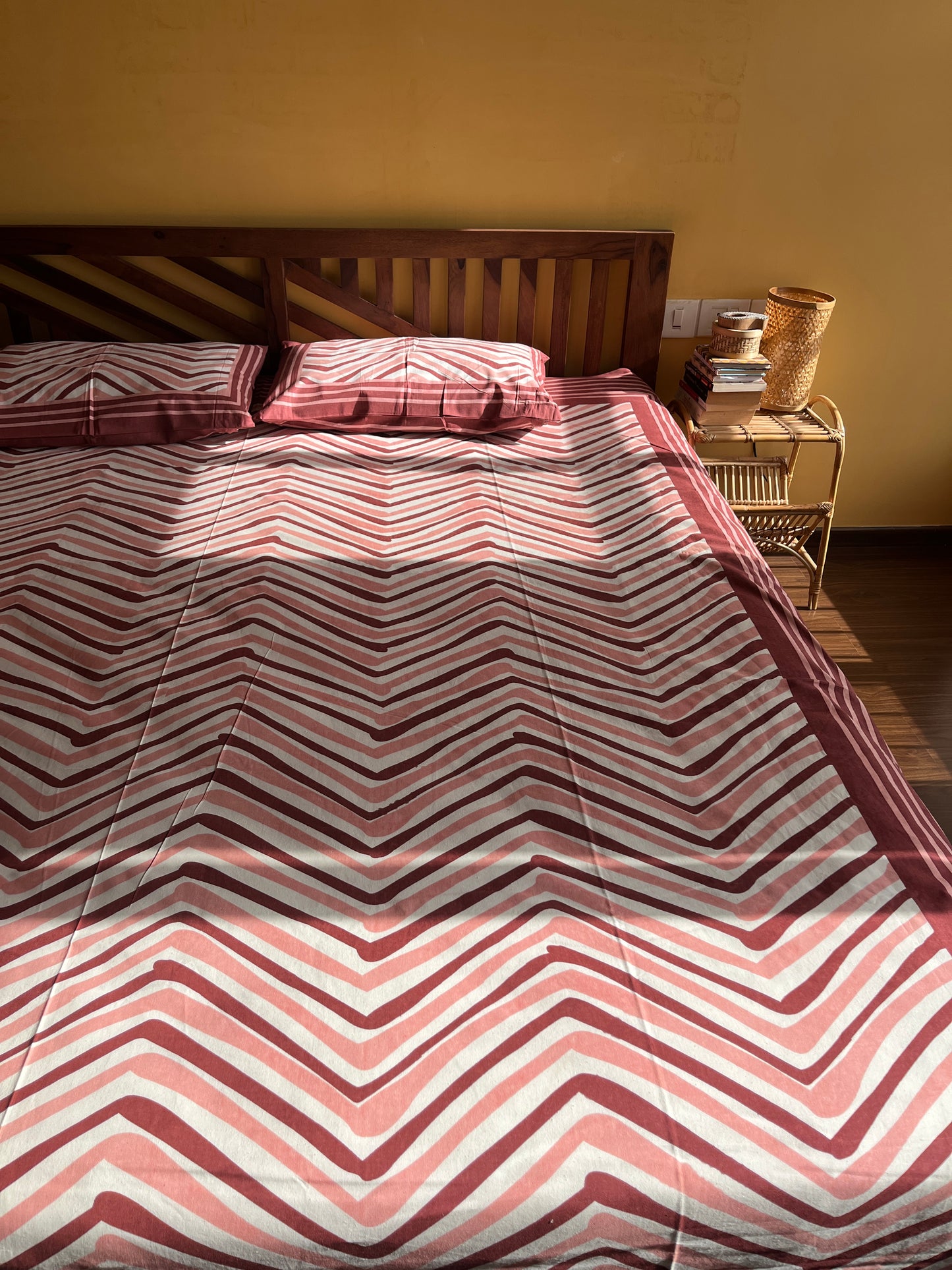 Chevron Cotton Queen Size Bedsheet with 2 Pillow Covers (90”*108”)