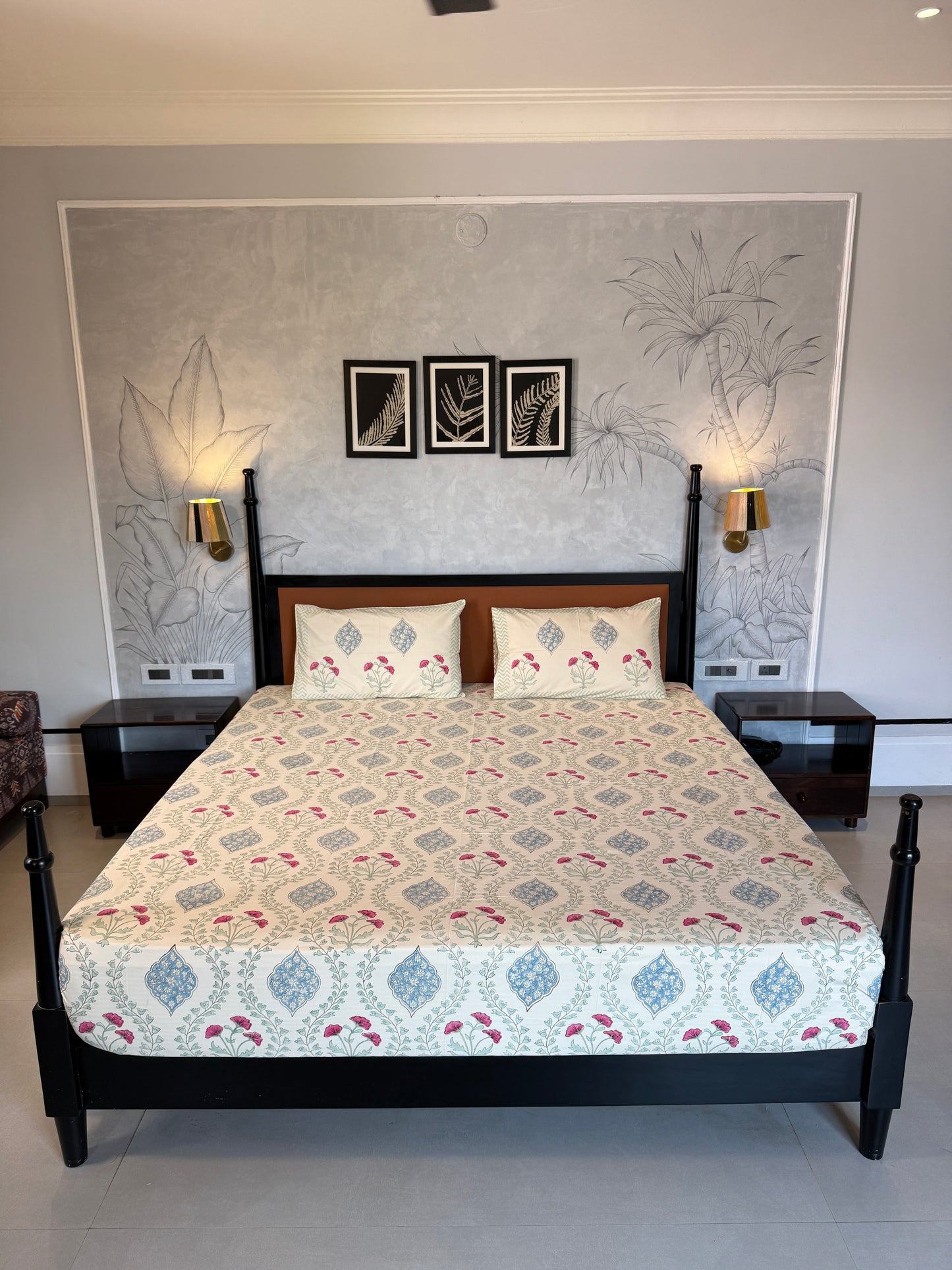 Blue Fern Harmony HandBlock King Size Bedsheet Set with 2 Pillow Covers (108”*108”)