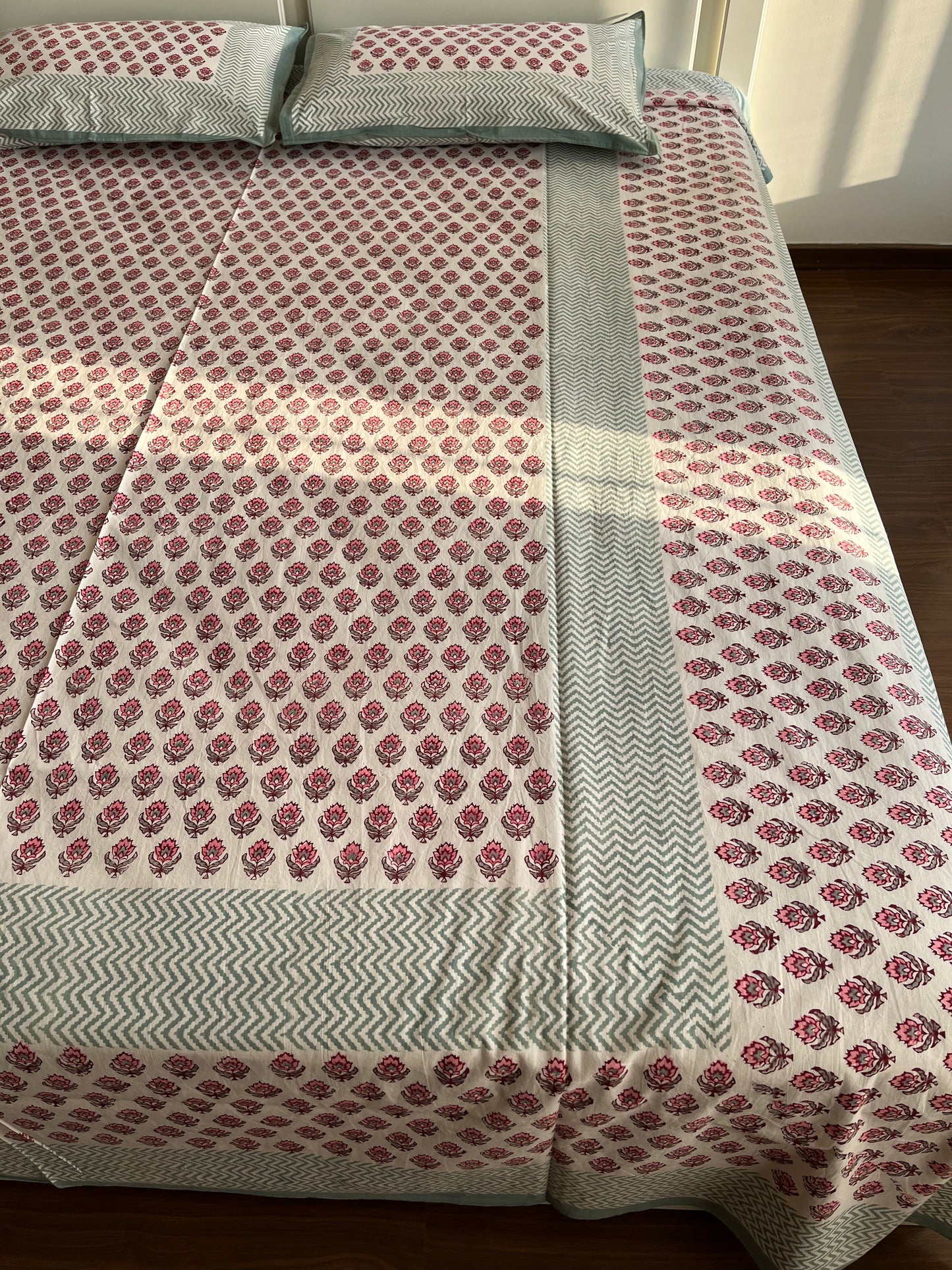 Rajasthani Floral Stripes Sanganeri Queen Sizes Bedsheet with 2 Pillow Covers (90”*108”)