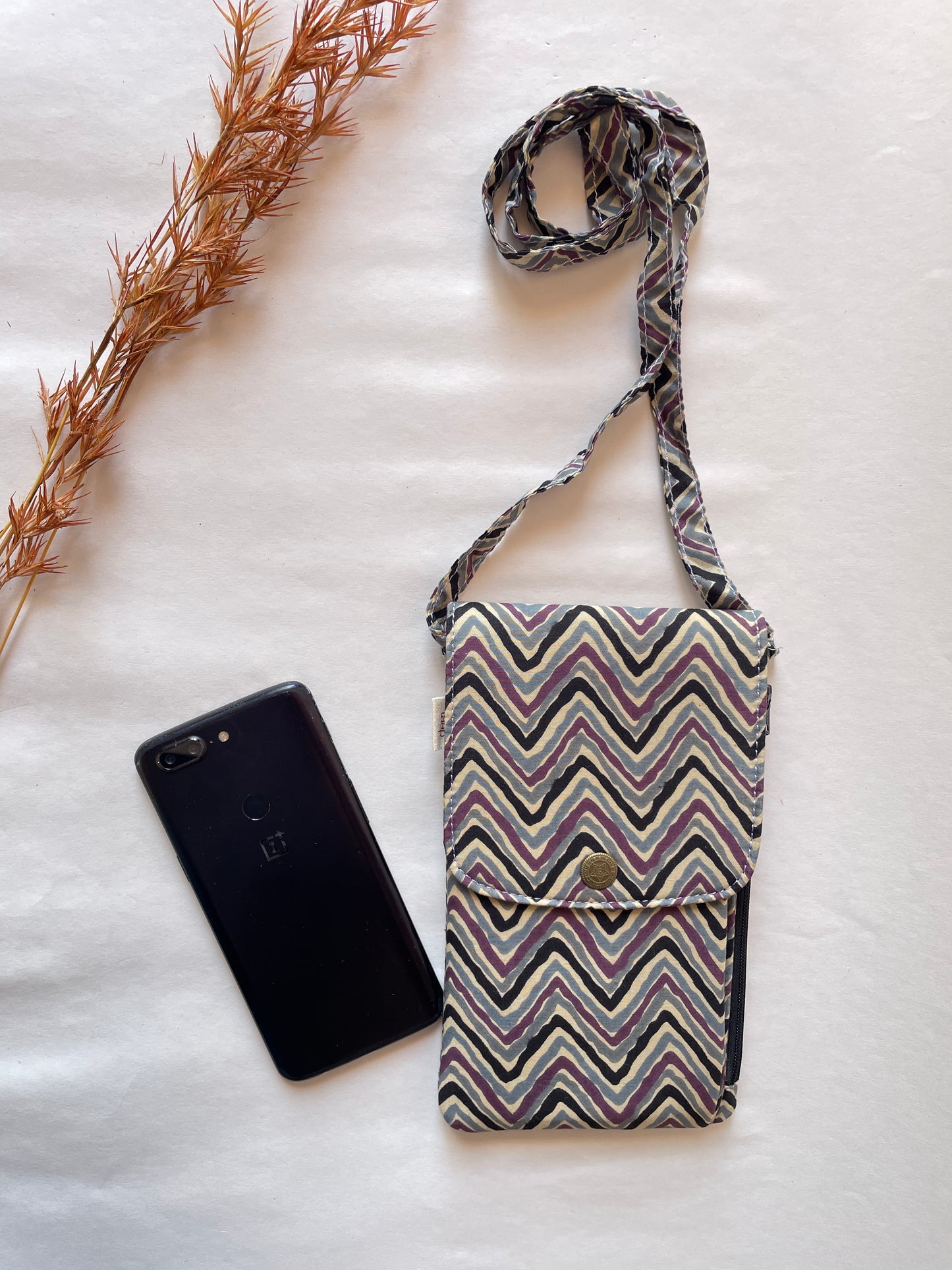 Echo Chevron Mobile Sling – The Everyday Essential