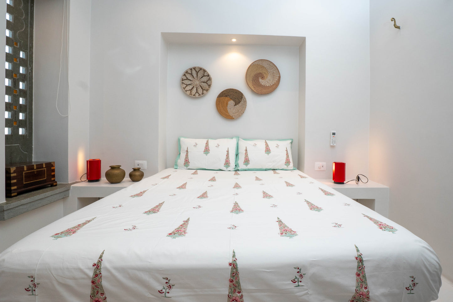 Floral Minaret HandBlock Queen Size Bedsheet Set with 2 Pillow Covers (90”*108”)