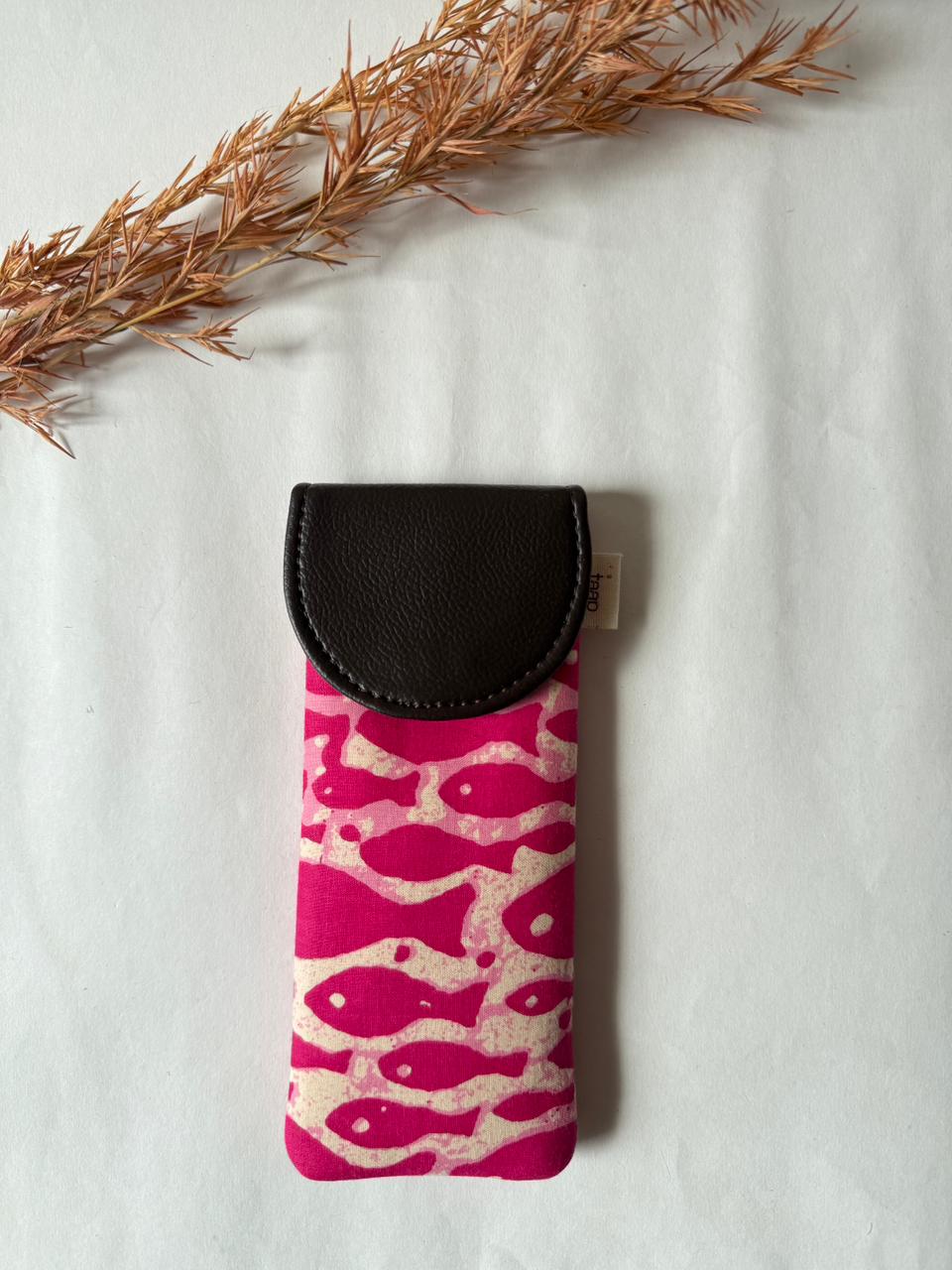 Pink Shoal Sunglass Cover – Gentle Guard for Your Shades