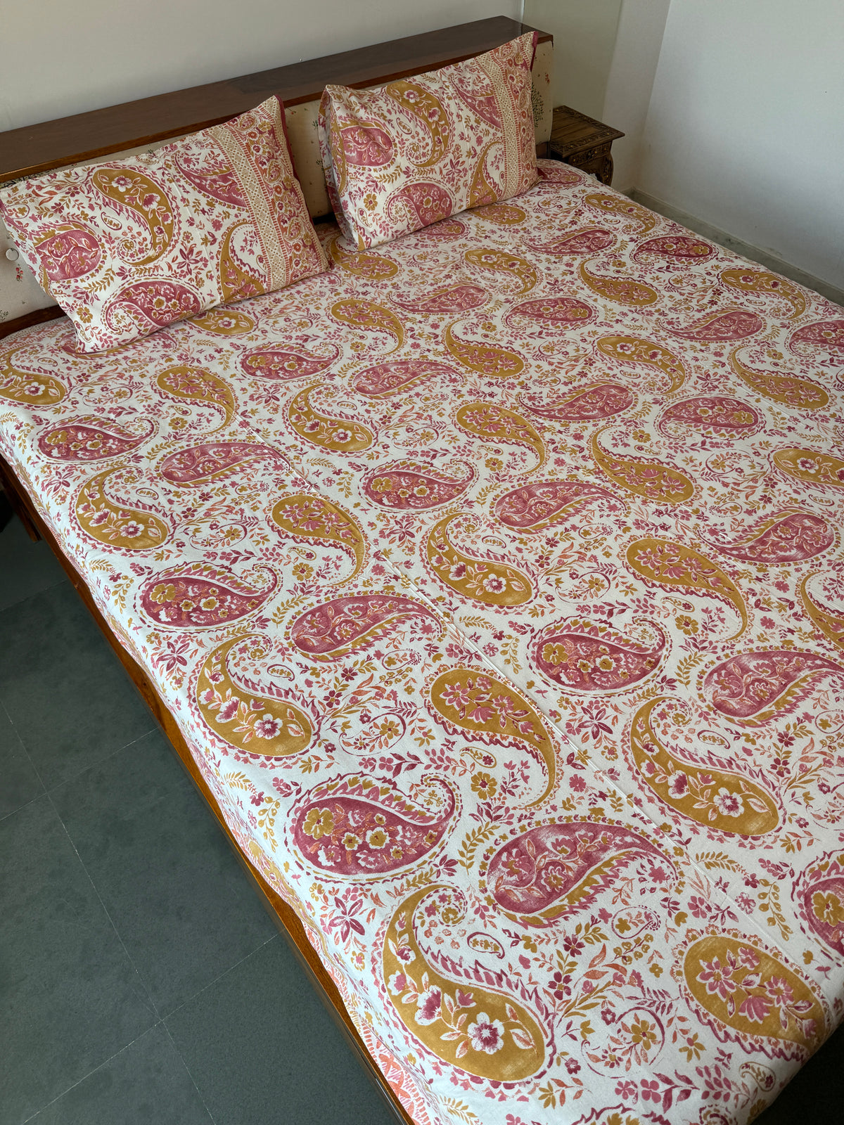 Sunset Paisley Pure Cotton King Size Bedsheet Set with 2 Pillow Covers (108”*108”)