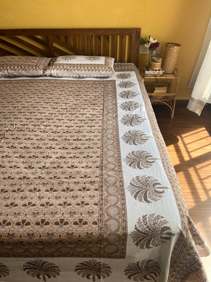 Sandy Palm Cotton Queen Size Bedsheet with 2 pillow covers (90”*108”)