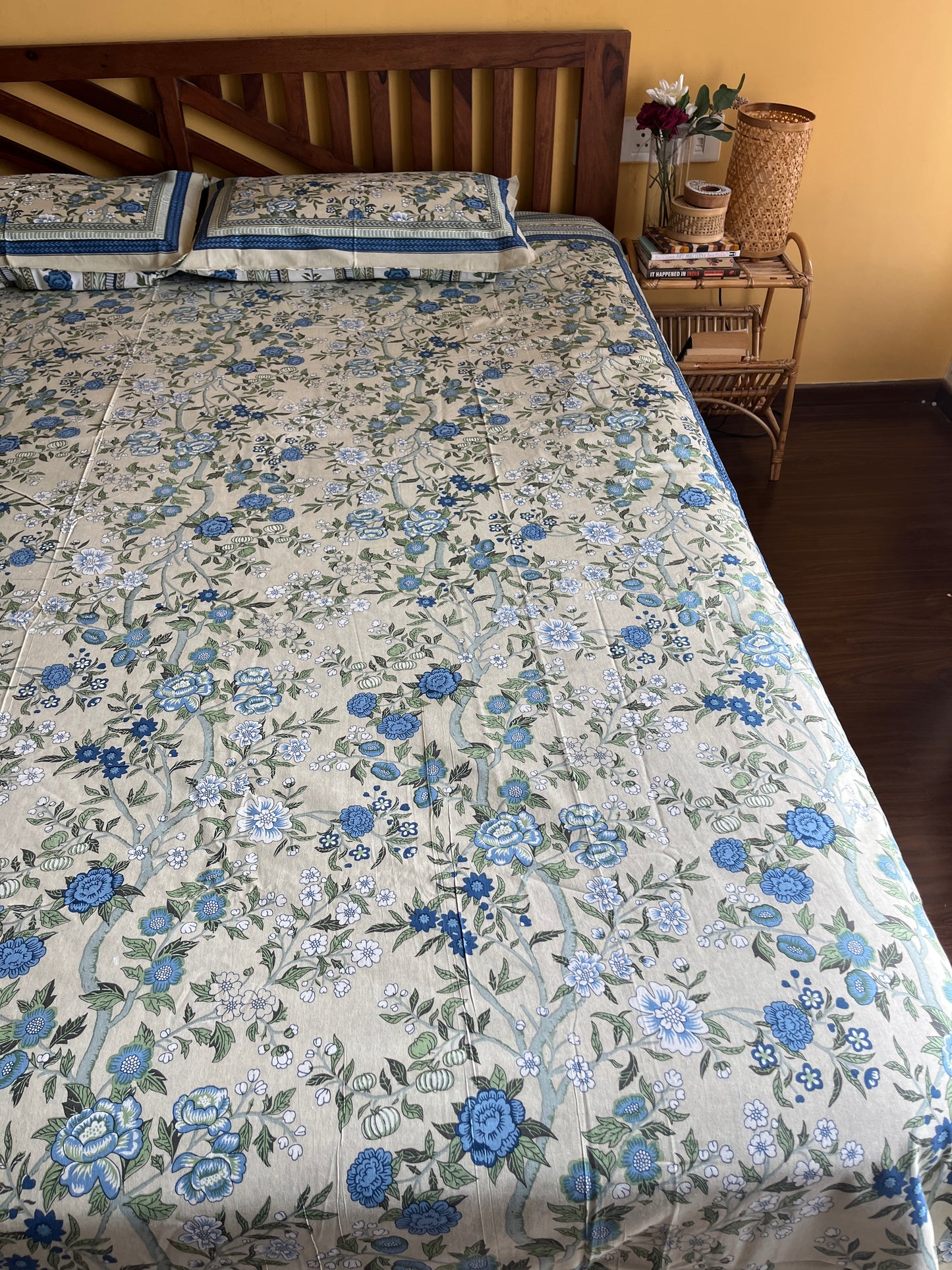 Sea Bloom Cotton Queen Size Bedsheet with 2 Pillow Covers (100”*108”)