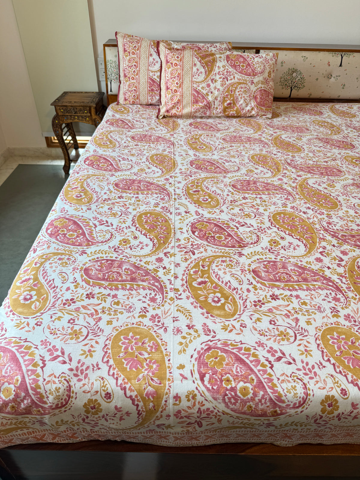 Sunset Paisley Pure Cotton King Size Bedsheet Set with 2 Pillow Covers (108”*108”)