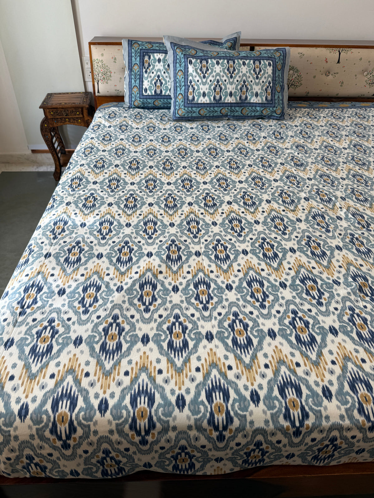 Sapphire Weave Pure Cotton King Size Bedsheet Set with 2 Pillow Covers (108”*108”)