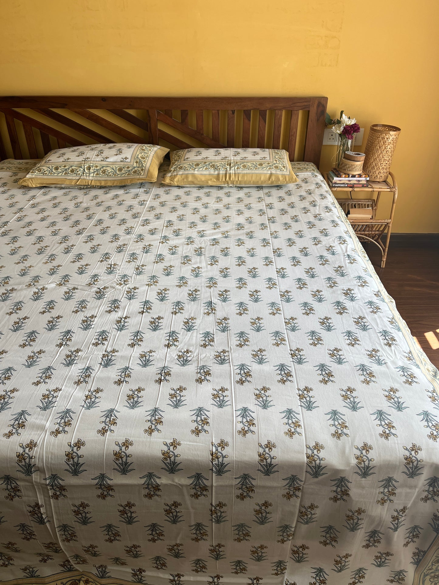 Sunlit Petals Cotton Queen Size Bedsheet with 2 pillow covers (90”*108”)