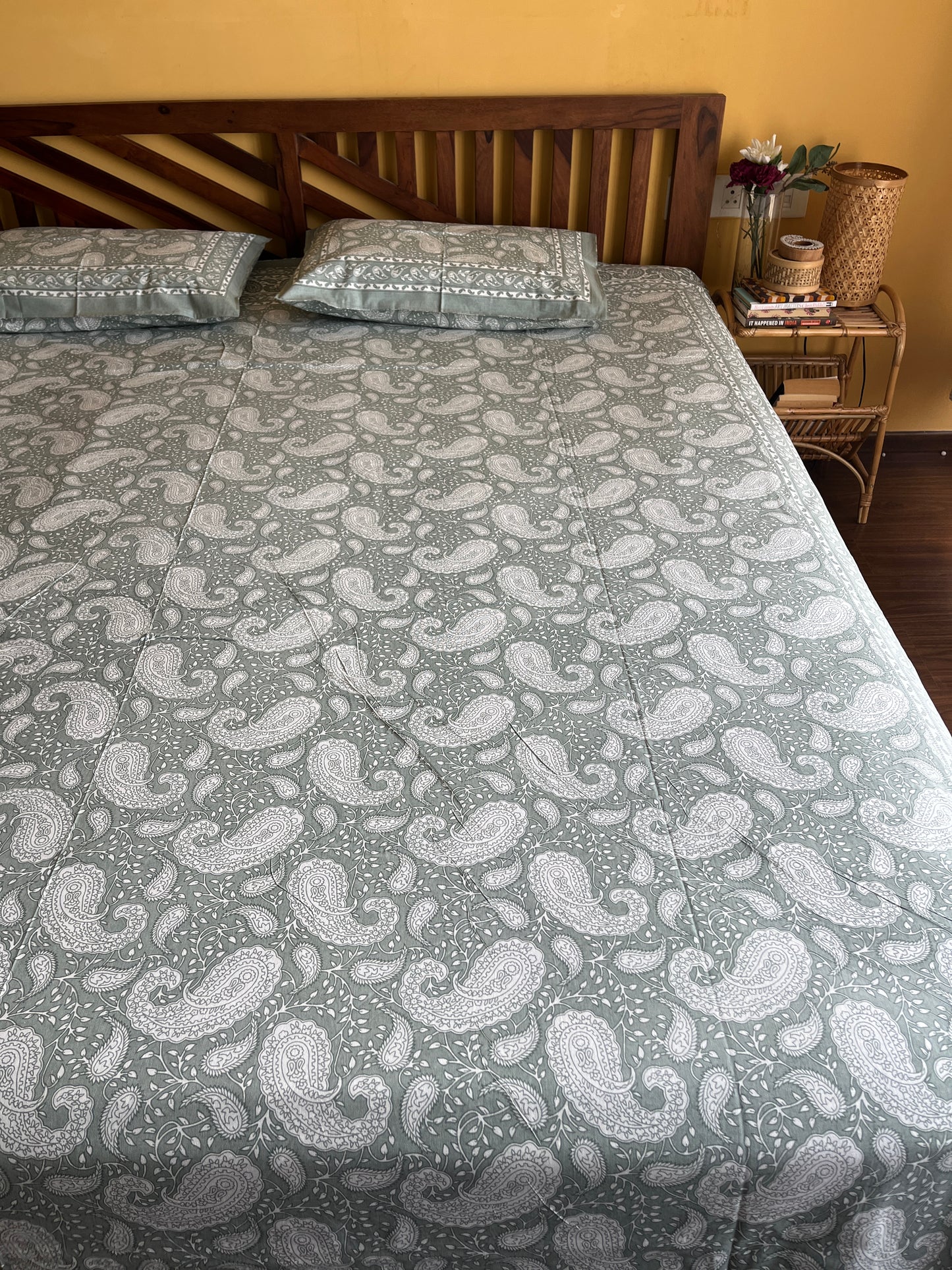 Mint Paisely Cotton Queen Size Bedsheet with 2 Pillow Covers (90”*108”)