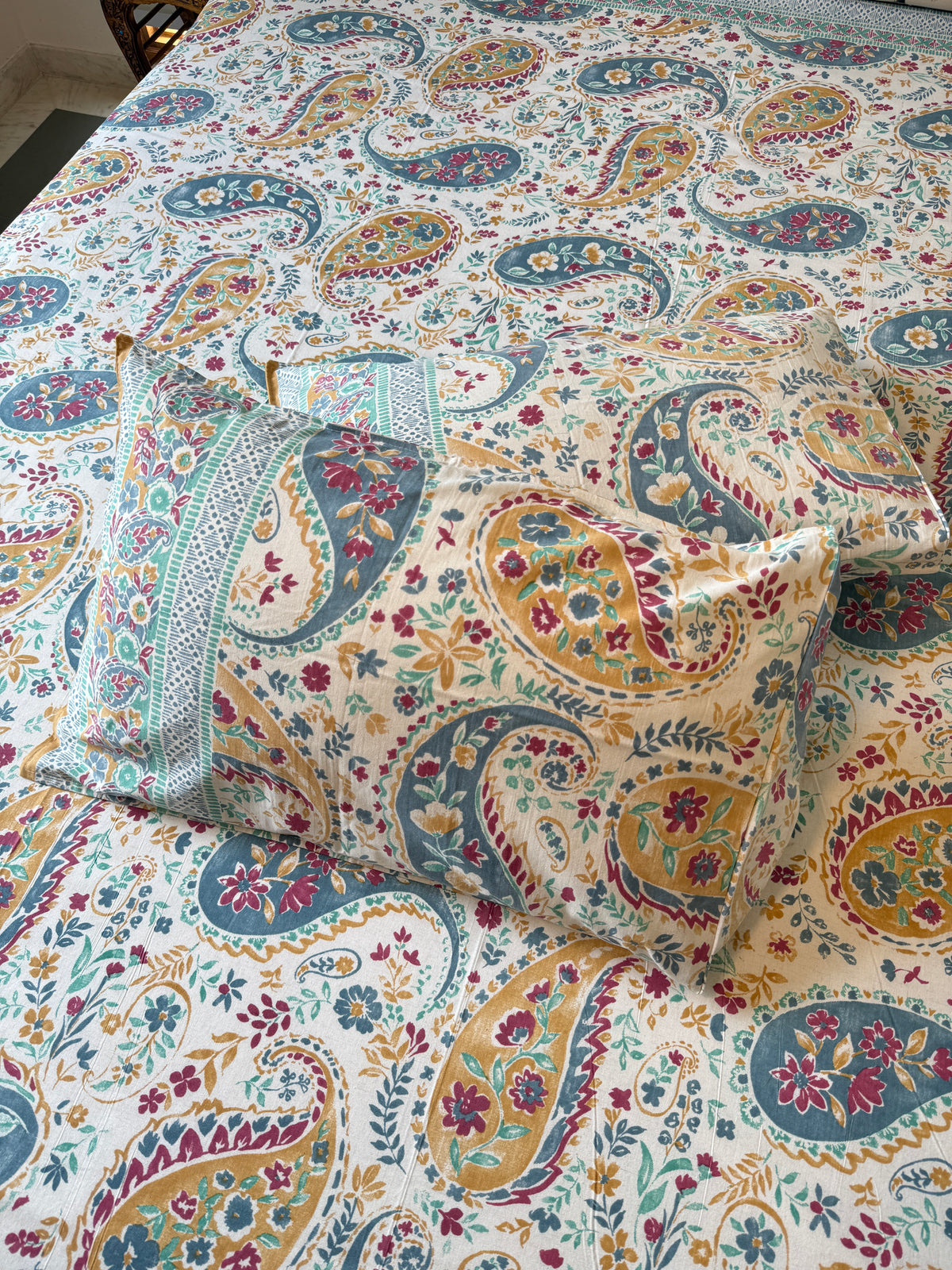 Gul Paisley Pure Cotton King Size Bedsheet Set with 2 Pillow Covers (108”*108”)