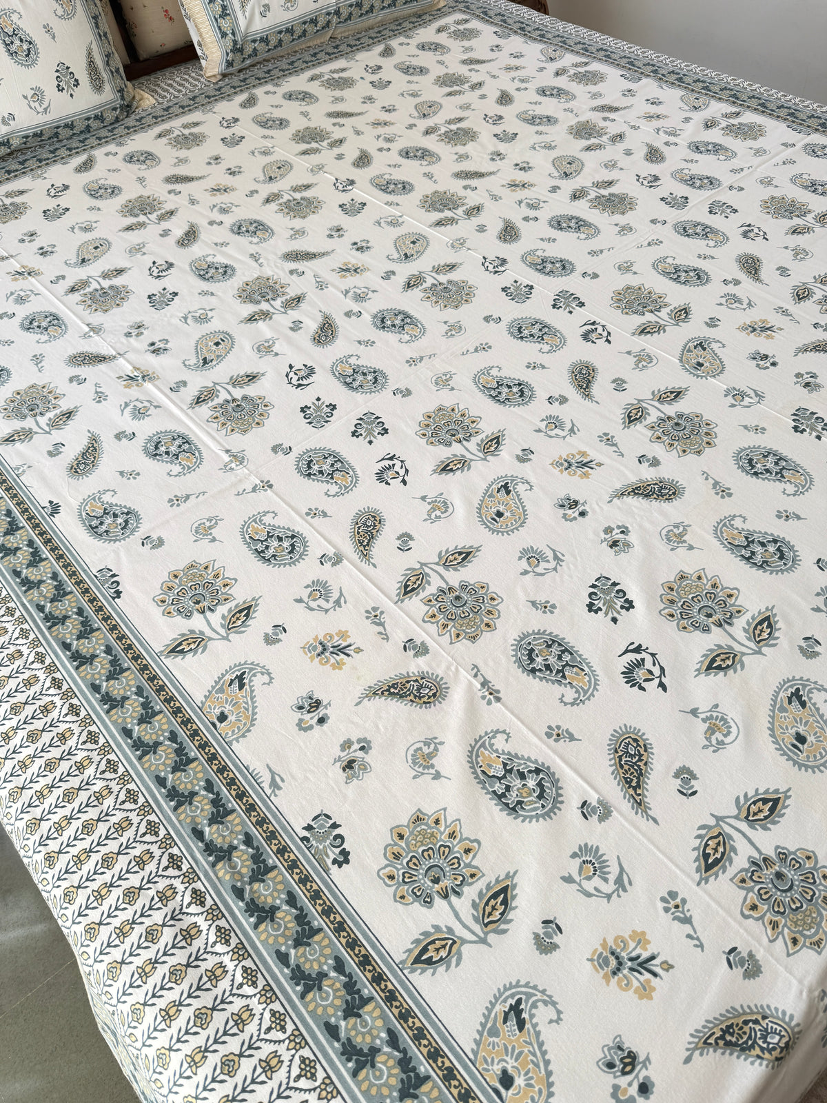 Cotton Queen Size Bedsheet with 2 Pillow Covers (90”*108”)
