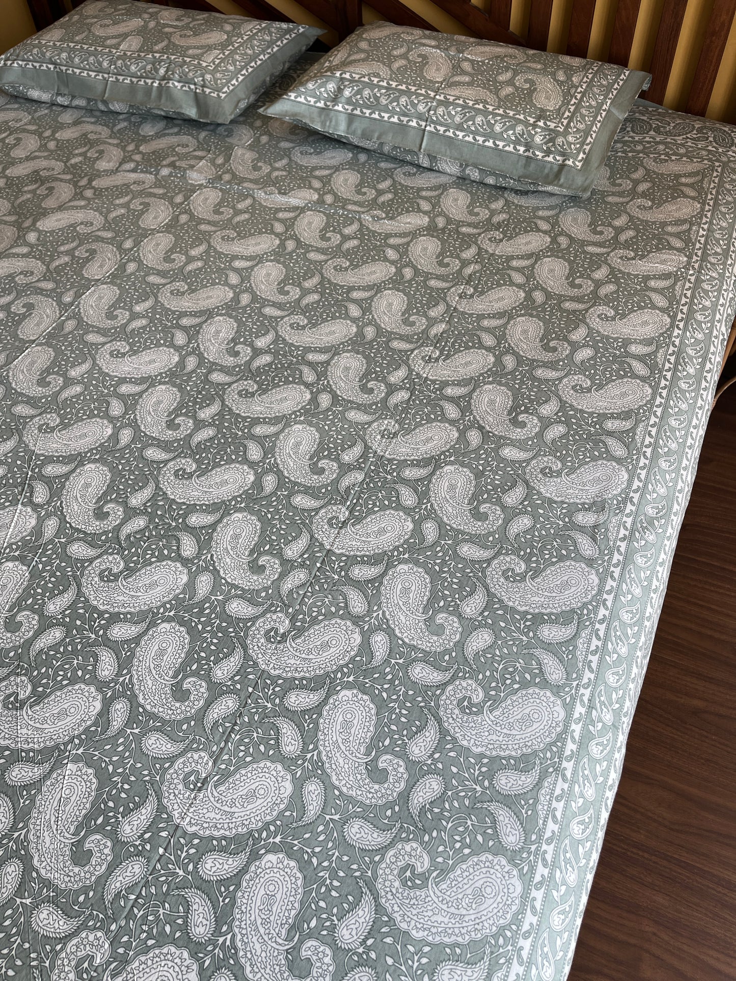 Mint Paisely Cotton Queen Size Bedsheet with 2 Pillow Covers (90”*108”)