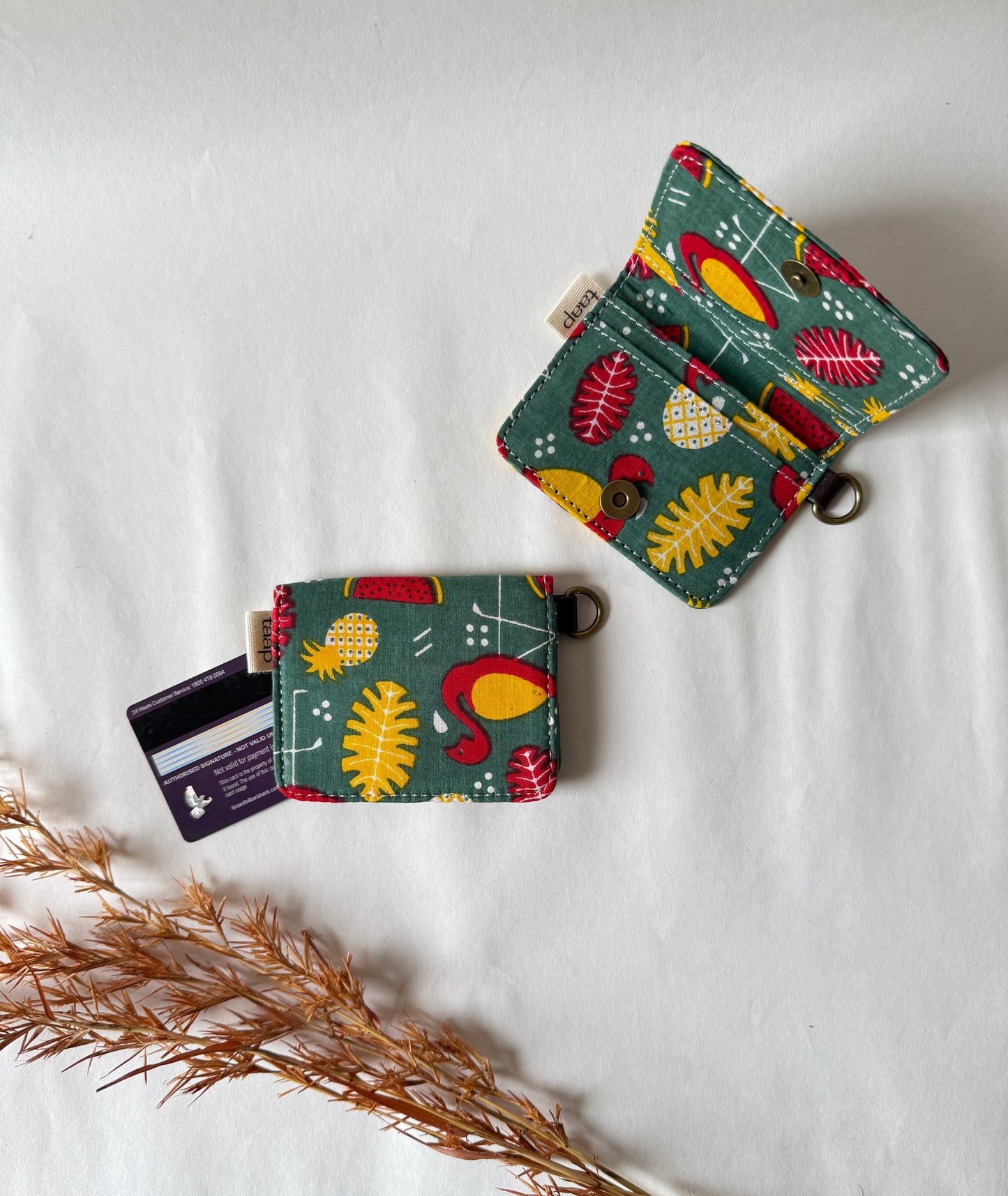 Summer Splash Card Wallet – Compact Security with a Touch of Tradition