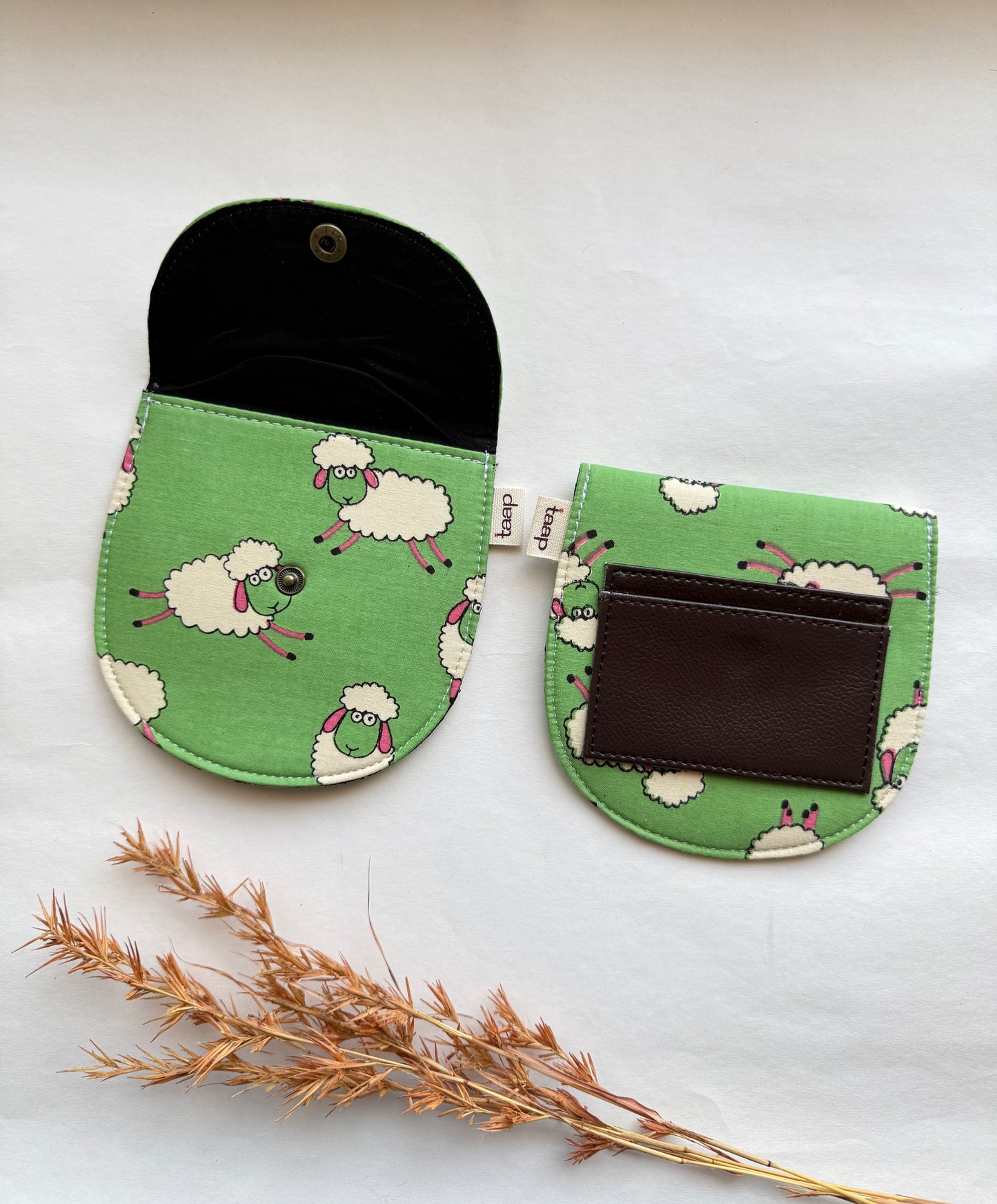 Green Pastures Money Pouch – Pocket-Sized Organizer for Everyday Essentials
