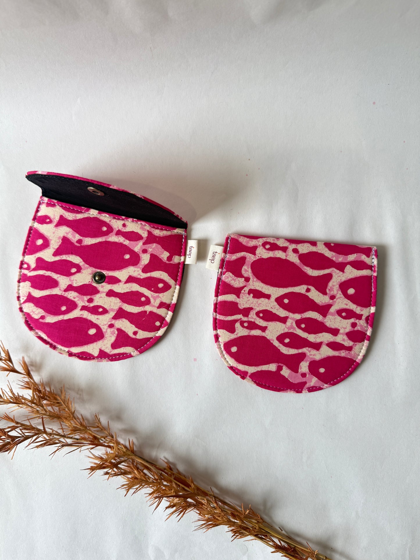 Pink Shoal Money Pouch – Pocket-Sized Organizer for Everyday Essentials