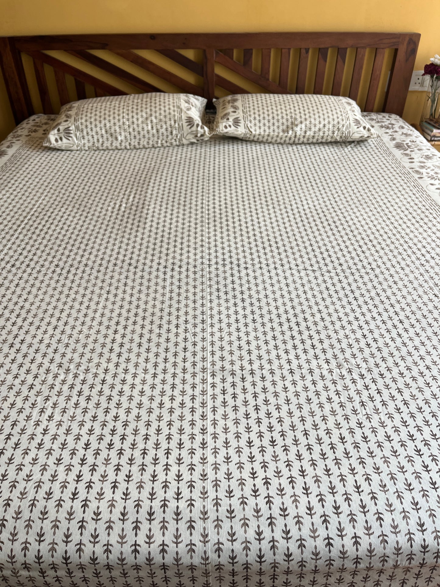 Earthen Whisper Cotton Queen Size Bedsheet with 2 Pillow Covers (90”*108”)