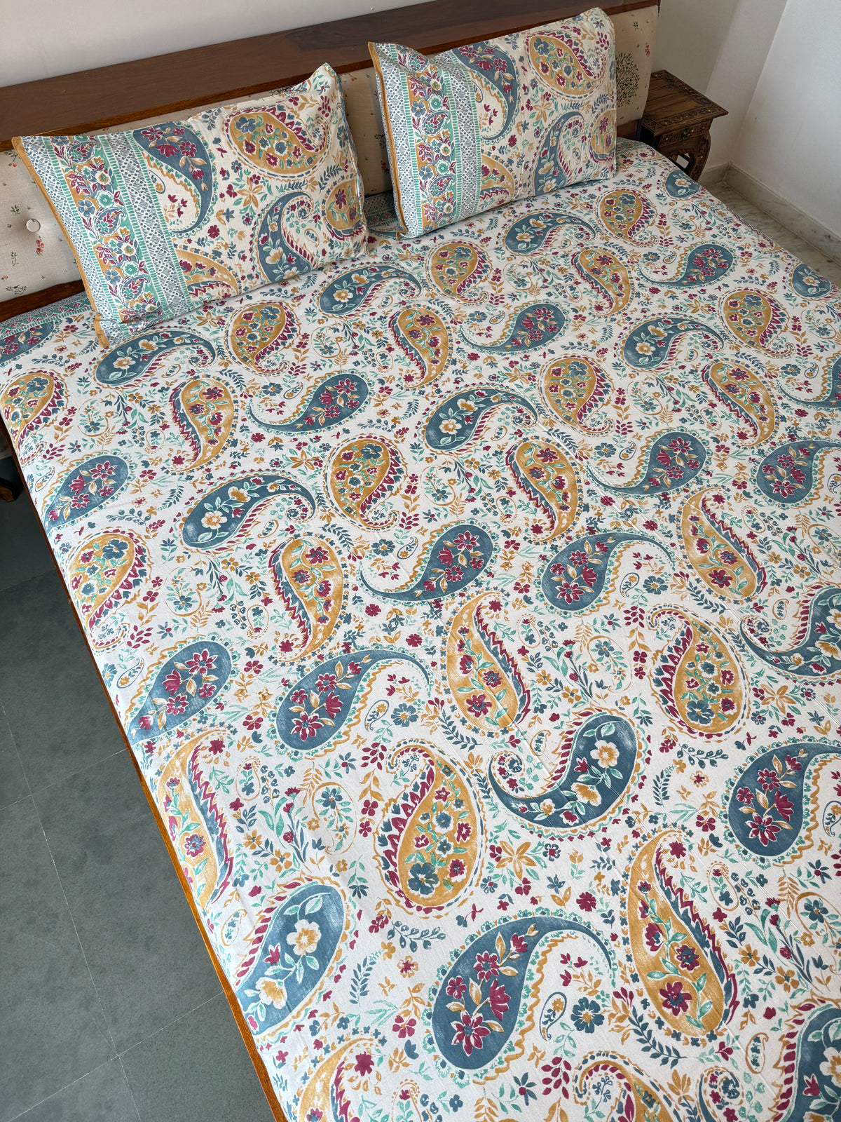 Gul Paisley Pure Cotton King Size Bedsheet Set with 2 Pillow Covers (108”*108”)