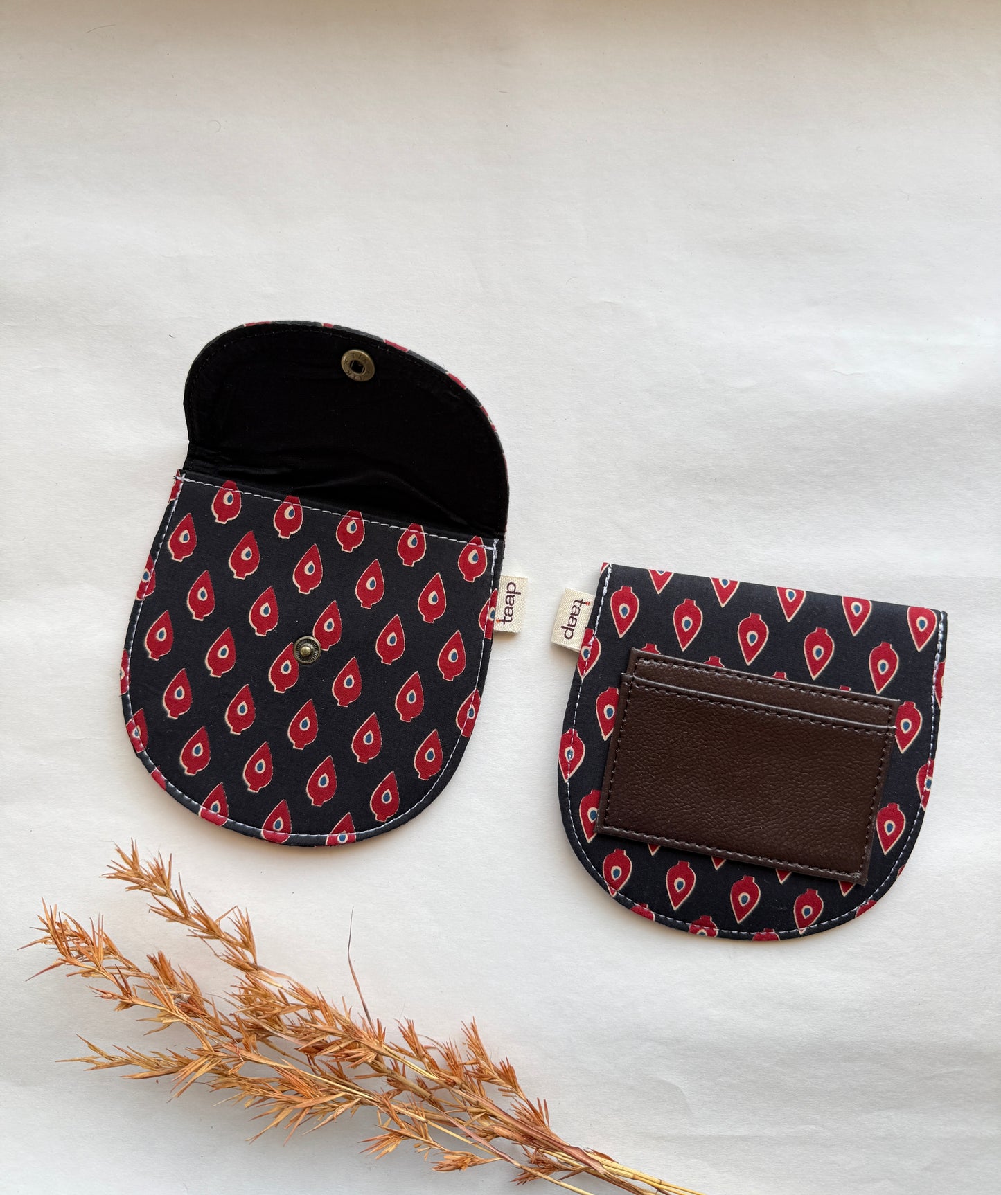 Black Peacock Money Pouch – Pocket-Sized Organizer for Everyday Essentials