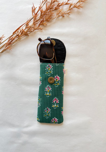 Emerald Petals Sunglass Cover – Gentle Guard for Your Shades