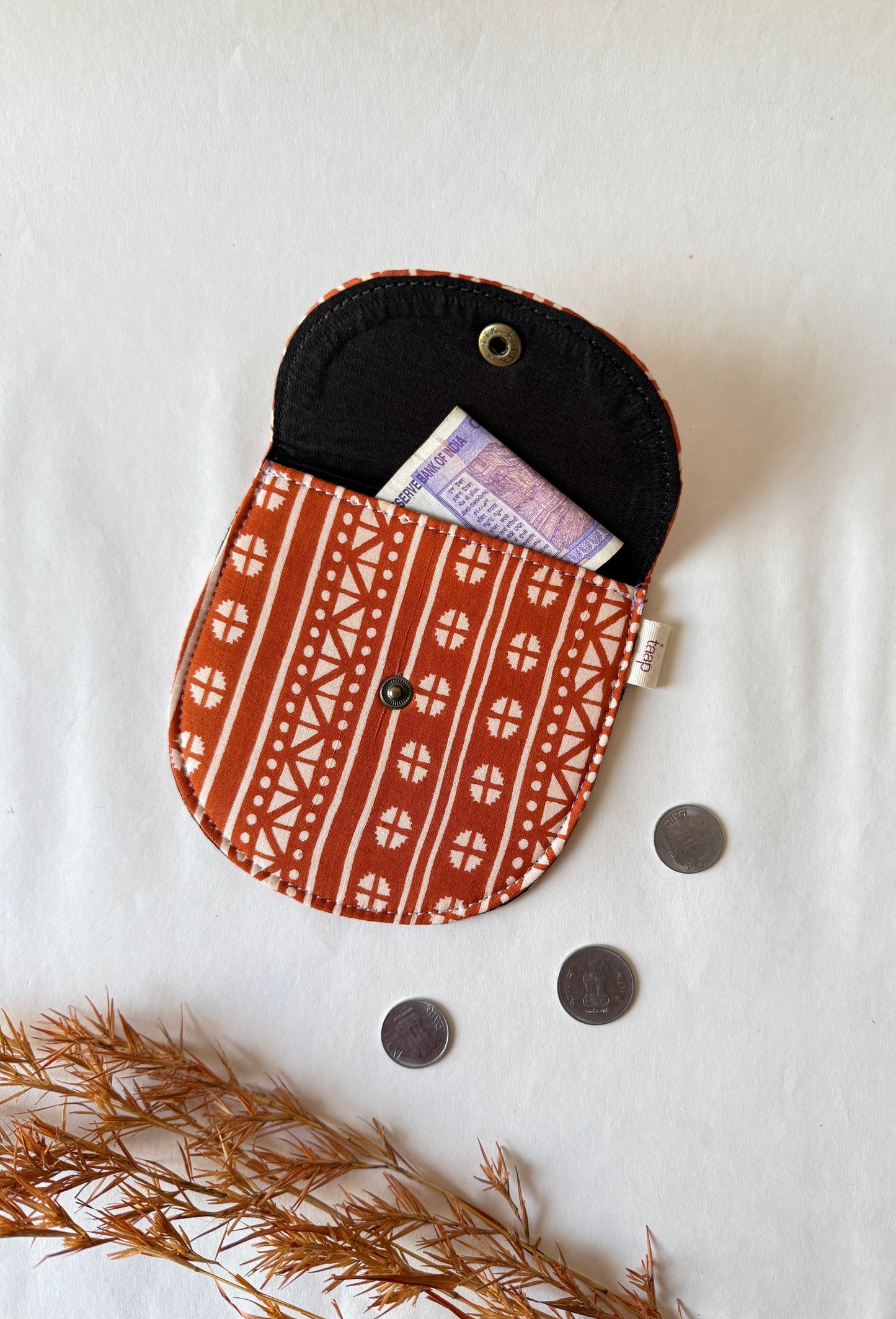 Terracotta Trails Money Pouch – Pocket-Sized Organizer for Everyday Essentials