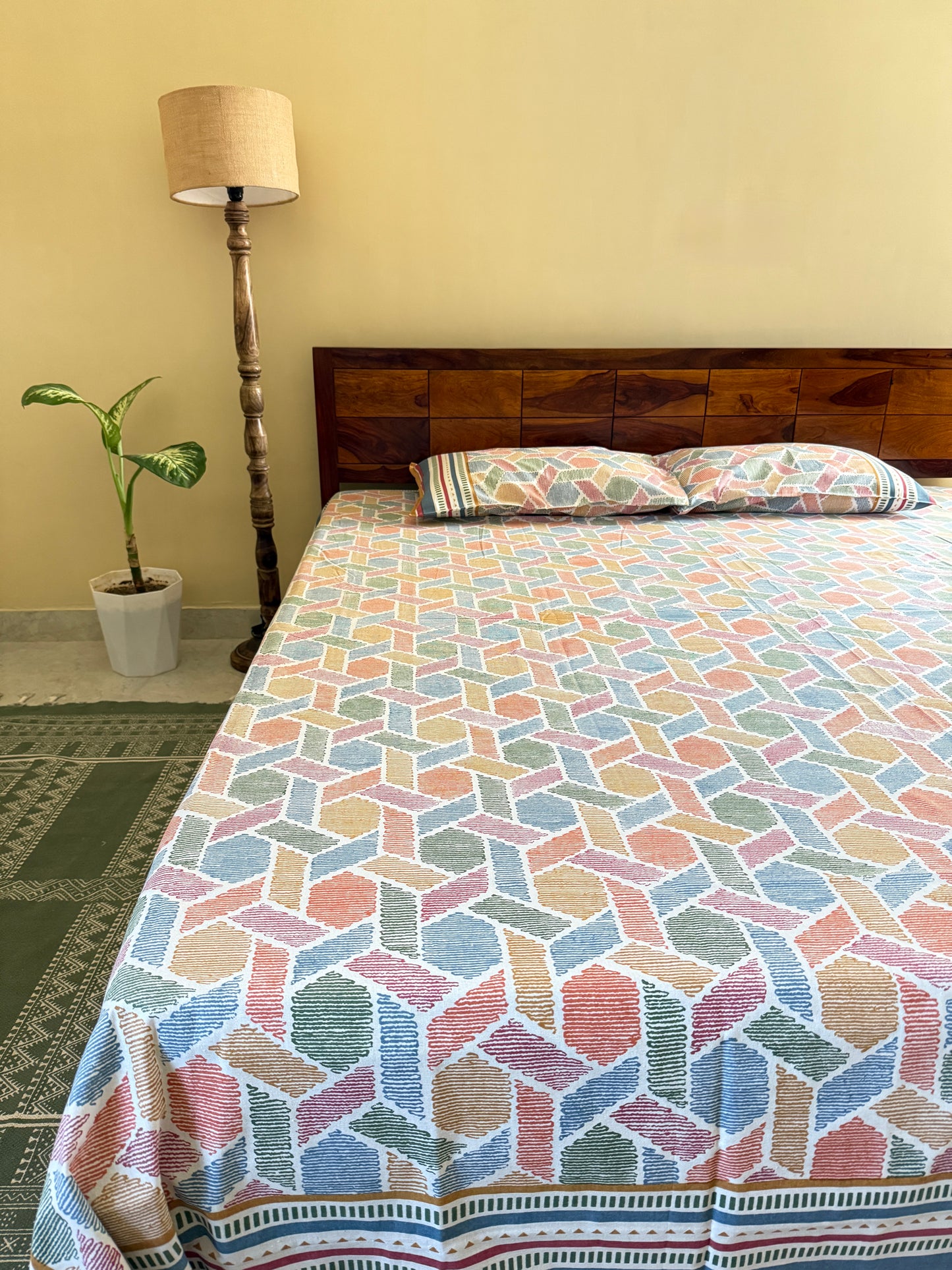 Geometric Harmony Pure Cotton King Size Bedsheet Set with 2 Pillow Covers (108”*108”)