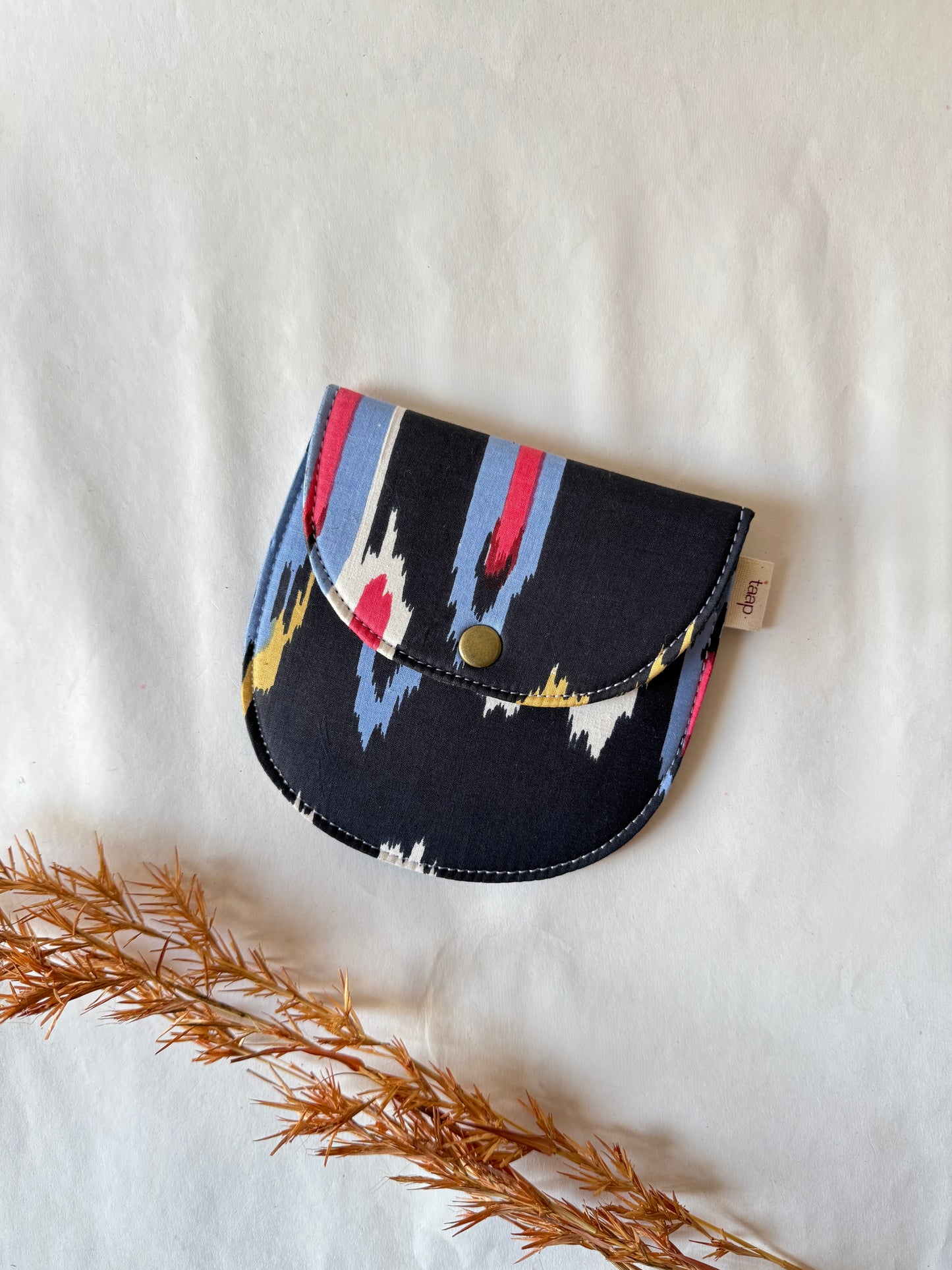 Aurora Drift Money Pouch – Pocket-Sized Organizer for Everyday Essentials