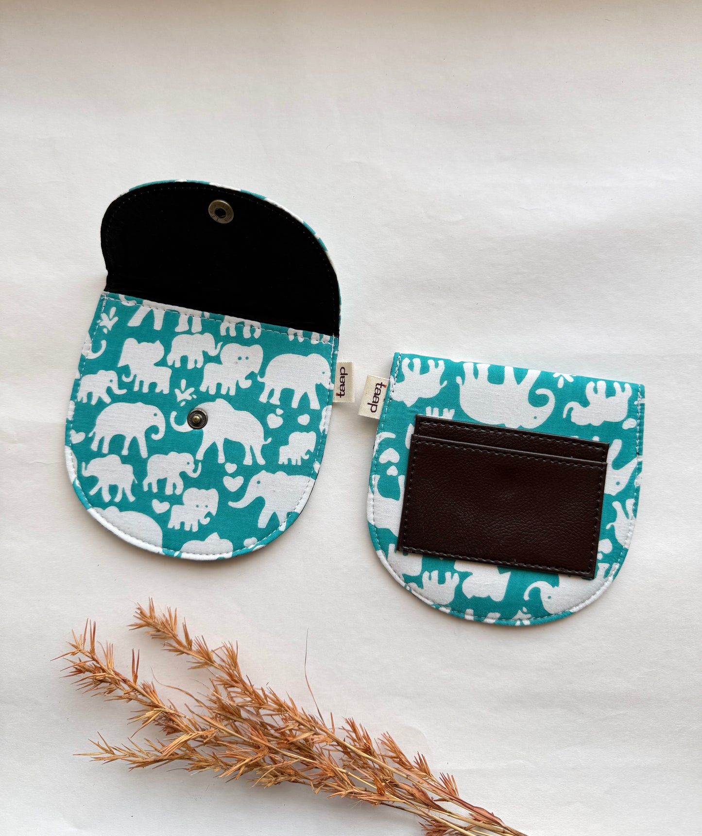 Happy Herd Money Pouch – Pocket-Sized Organizer for Everyday Essentials