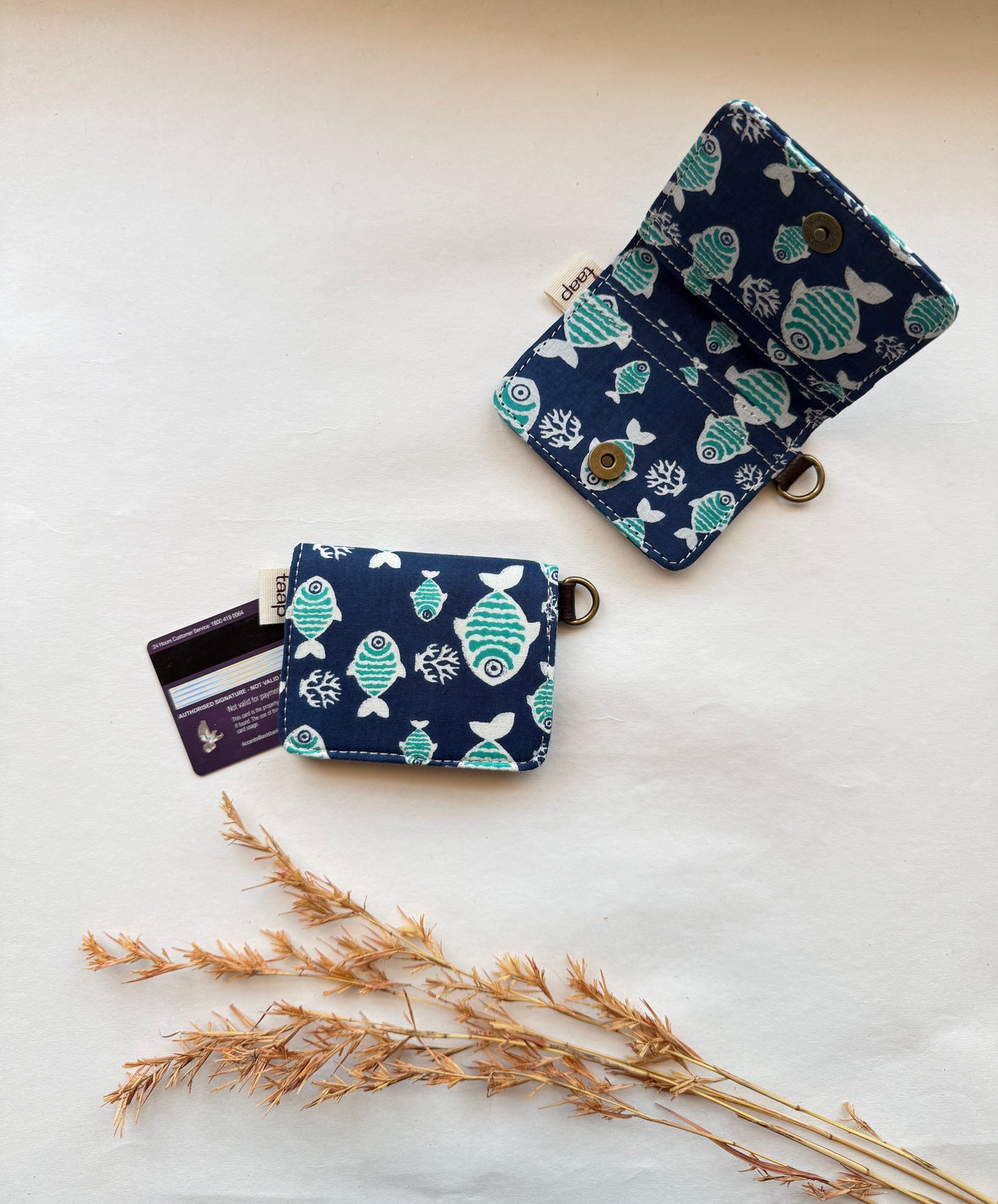 Midnight Reef Card Wallet – Compact Security with a Touch of Tradition