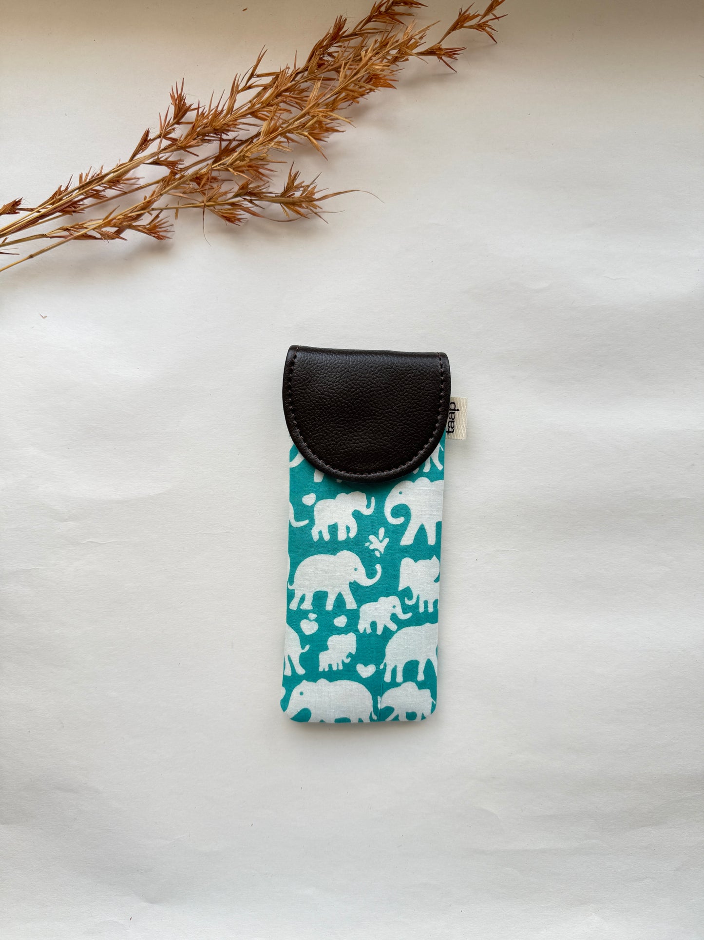 Happy Herd Sunglass Cover – Gentle Guard for Your Shades