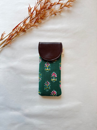 Emerald Petals Sunglass Cover – Gentle Guard for Your Shades