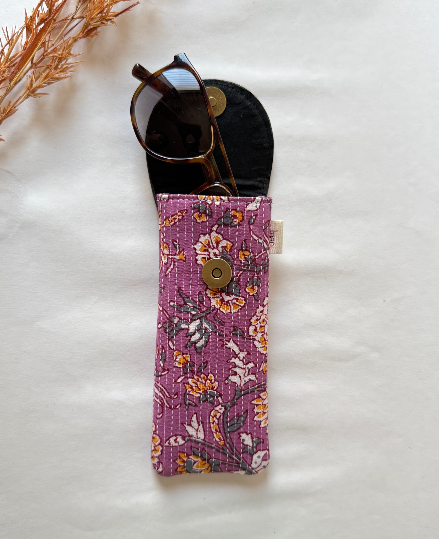 Gulbahar Violet Sunglass Cover – Gentle Guard for Your Shades