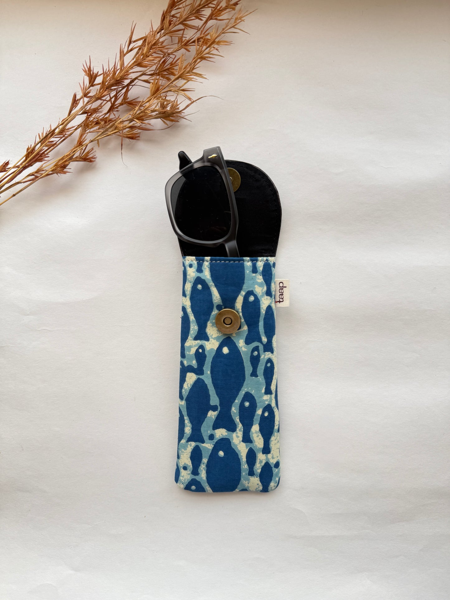 Blue Shoal Sunglass Cover – Gentle Guard for Your Shades