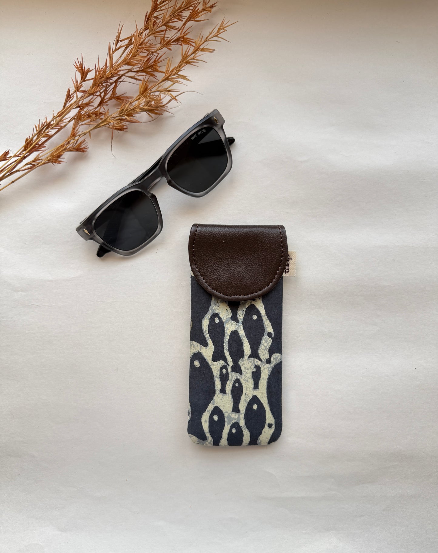 Grey Shoal Sunglass Cover – Gentle Guard for Your Shades