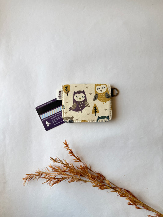 Sage Forest Owl Card Wallet – Compact Security with a Touch of Tradition