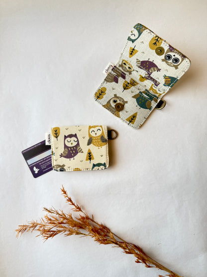 Sage Forest Owl Card Wallet – Compact Security with a Touch of Tradition