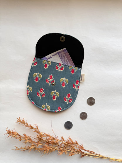 Muted Bloom Money Pouch – Pocket-Sized Organizer for Everyday Essentials